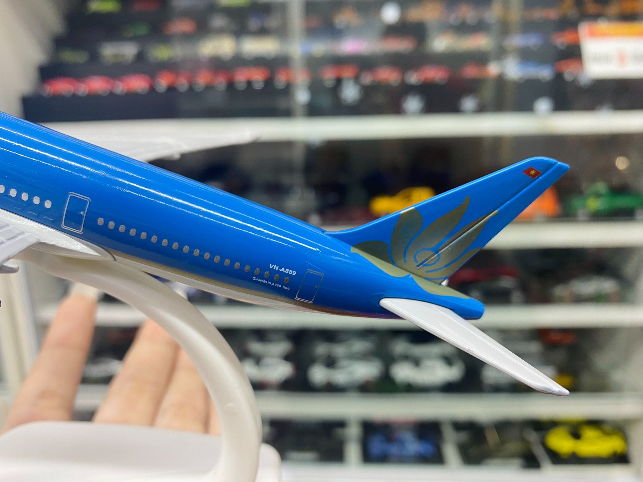  Mô hình máy bay Viet Nam Airlines VN-A886 Airbus A350-900 20cm MB20010 