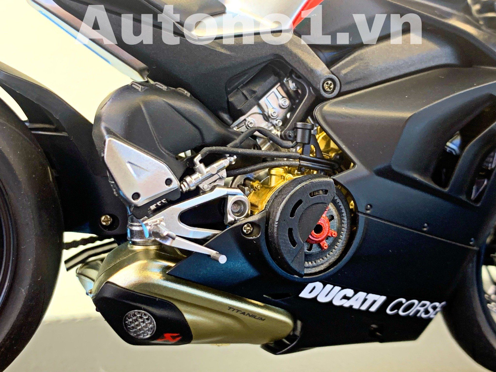  Mô hình xe cao cấp Ducati Superleggera V4 Corse black độ nồi khô tỉ lệ 1:12 Tamiya D234F 