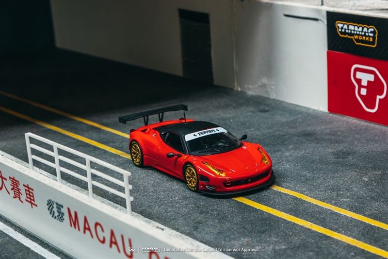  Mô hình xe Ferrari 458 Italia GT3, Red Collaboration model with IXO models tỉ lệ 1:64 Tarmac Works T64R-073-RE 