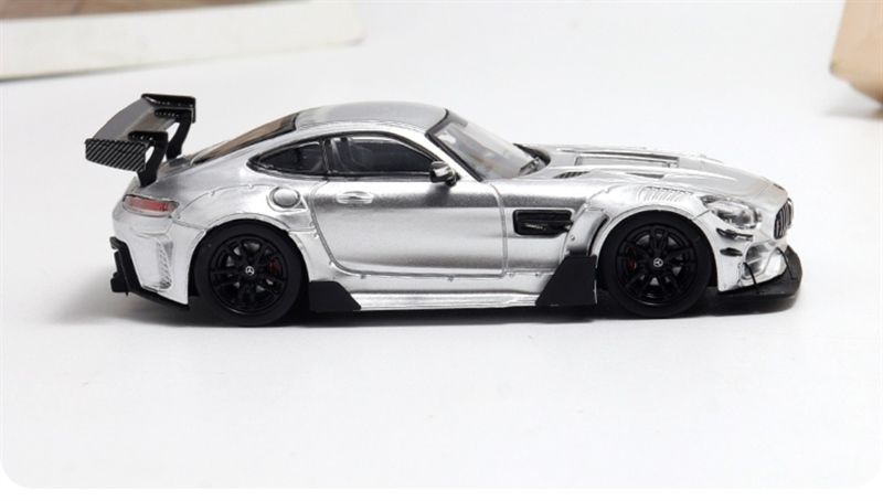  Mô hình xe Mercedes-AMG GTS Carbonerre Widebody Kit Version tỉ lệ 1:64 BSC Model OT64229 