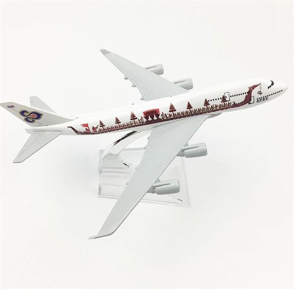  Mô hình máy bay Thai Dragon - Boat Airlines Boeing B747 có bánh xe 20cm MB20138 