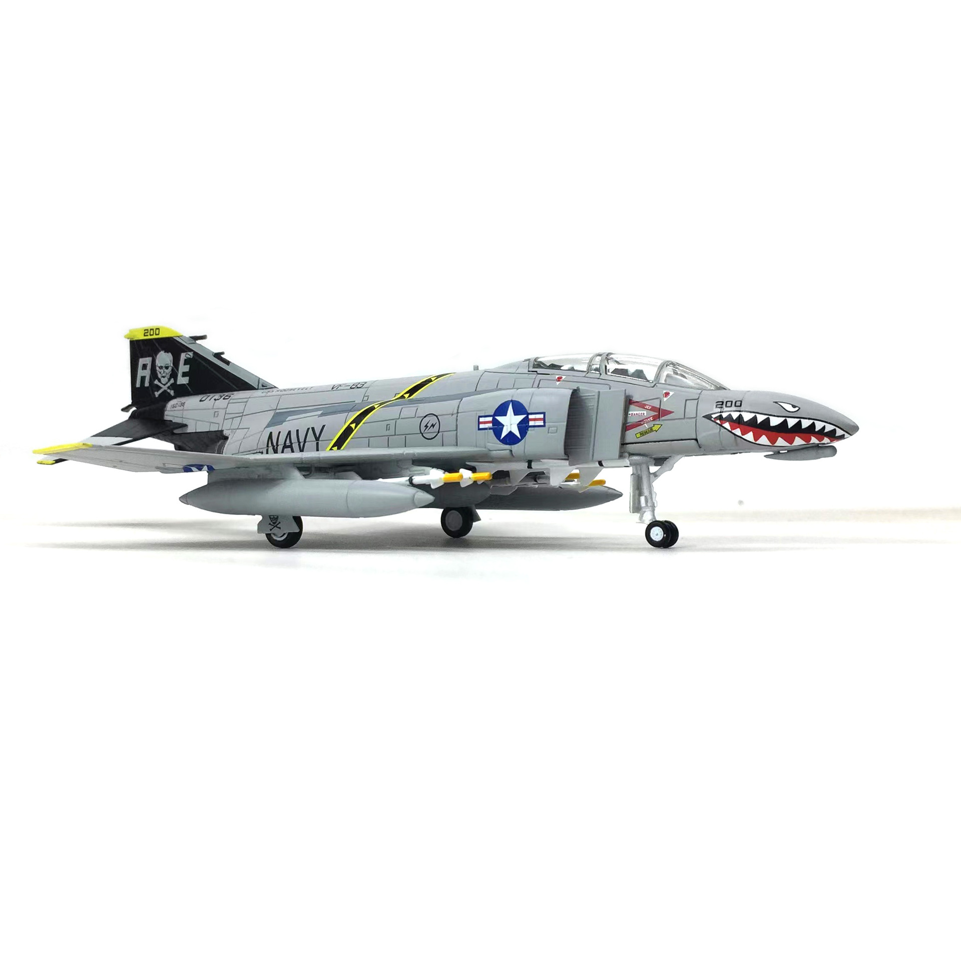  Mô hình máy bay chiến đấu USA F-4C USAF NAVY 0136 VF 83 tỉ lệ 1:100 MBQS023 