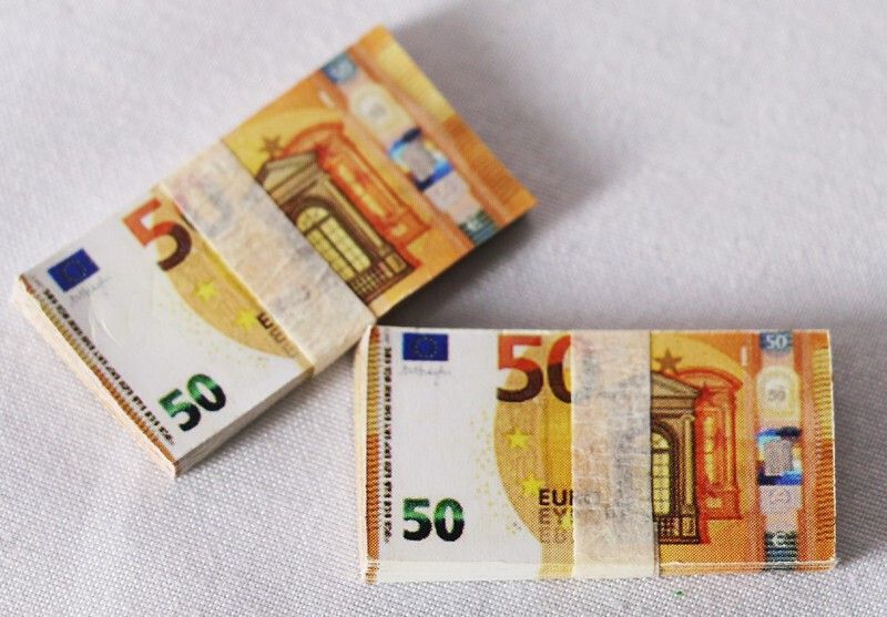 Mô hình tiền giấy Châu Âu Euro cho mô hình kích thước 3x1,5cm DE010