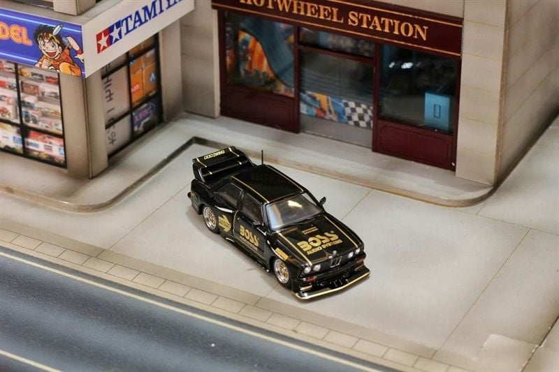 Mô hình xe BMW E30 Supreme LTO tỉ lệ 1:64 Street Weapon OT64126 
