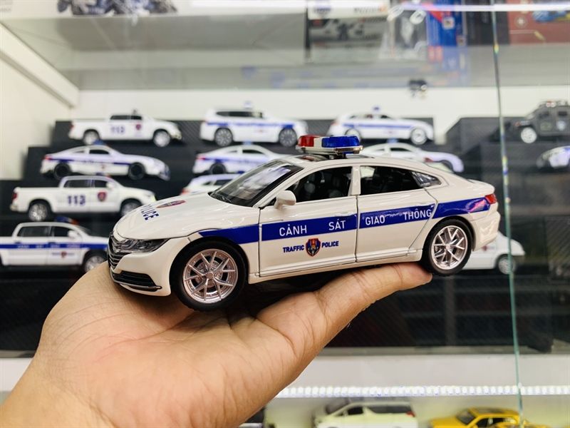 Mô hình xe ô tô độ CSGT VolksWagen CC tỉ lệ 1:32 Autono1 Chezhi OT542