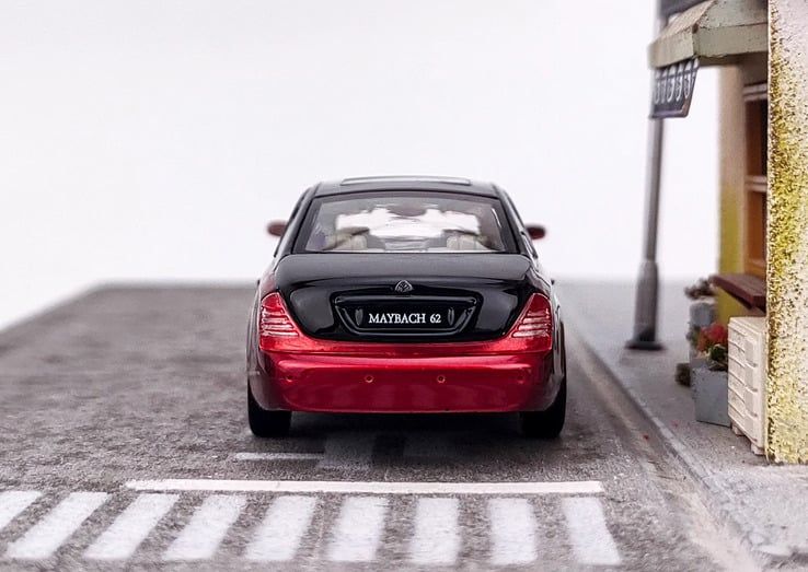  Mô hình xe Mercedes Benz Maybach 62S tỉ lệ 1:64 Stance Hunters OT64198 