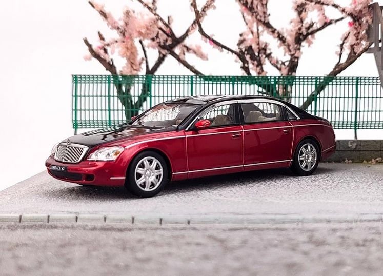  Mô hình xe Mercedes Benz Maybach 62S tỉ lệ 1:64 Stance Hunters OT64198 