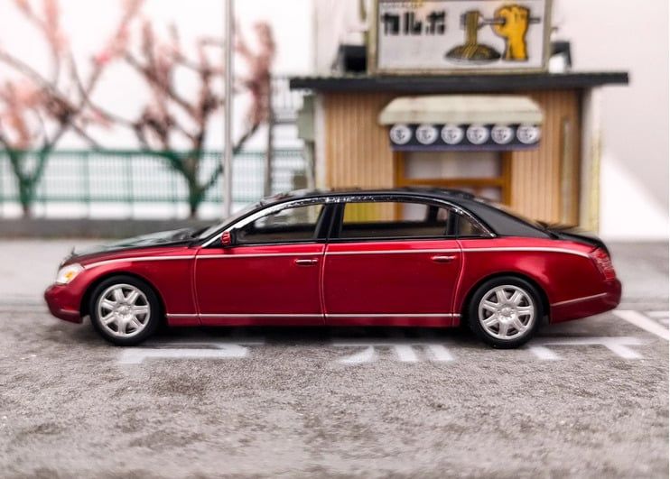 Mô hình xe Mercedes Benz Maybach 62S tỉ lệ 1:64 Stance Hunters OT64198 