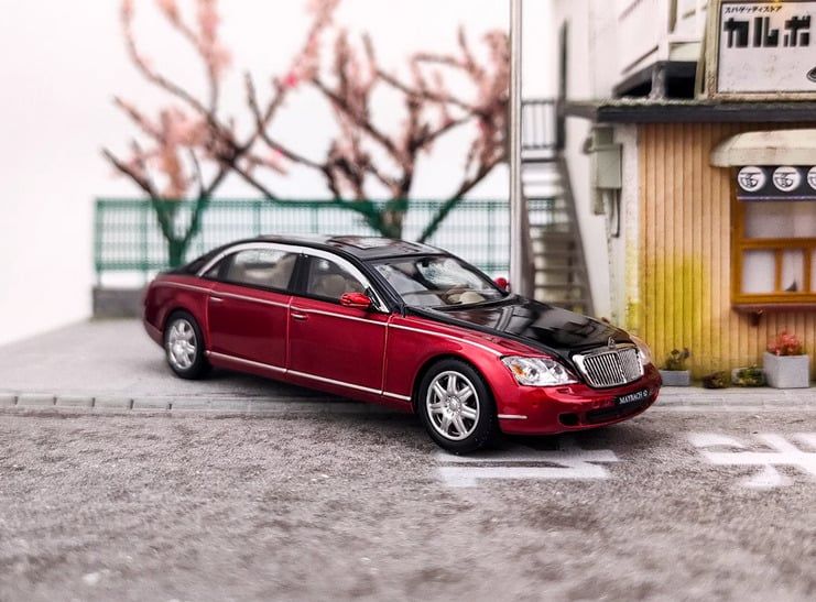  Mô hình xe Mercedes Benz Maybach 62S tỉ lệ 1:64 Stance Hunters OT64198 