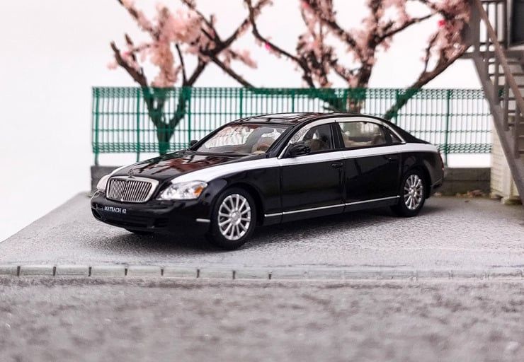  Mô hình xe Mercedes Benz Maybach 62S tỉ lệ 1:64 Stance Hunters OT64198 