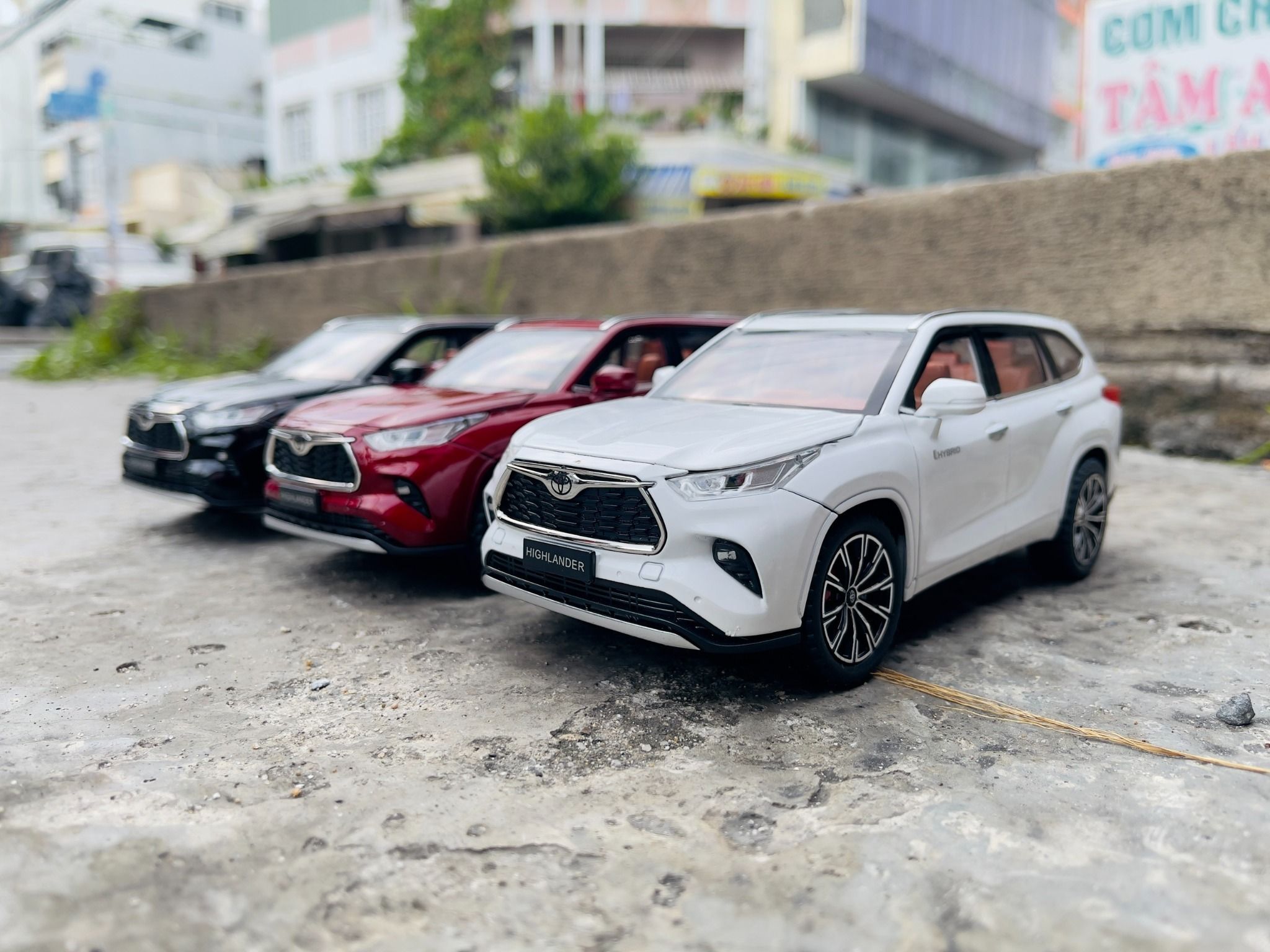  Mô hình xe Toyota Highlander đánh lái được full open tỉ lệ 1:24 Jinlifang OT045 