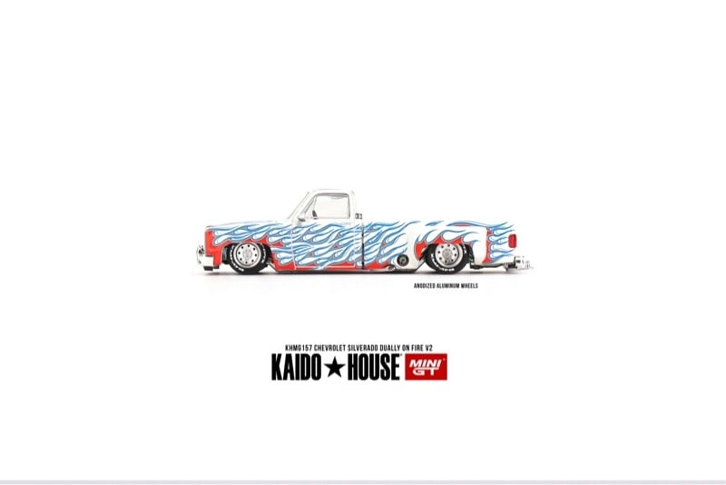  Mô hình xe Chevrolet Silverado Dually onFire V2 tỉ lệ 1:64 Kaido House KHMG157 