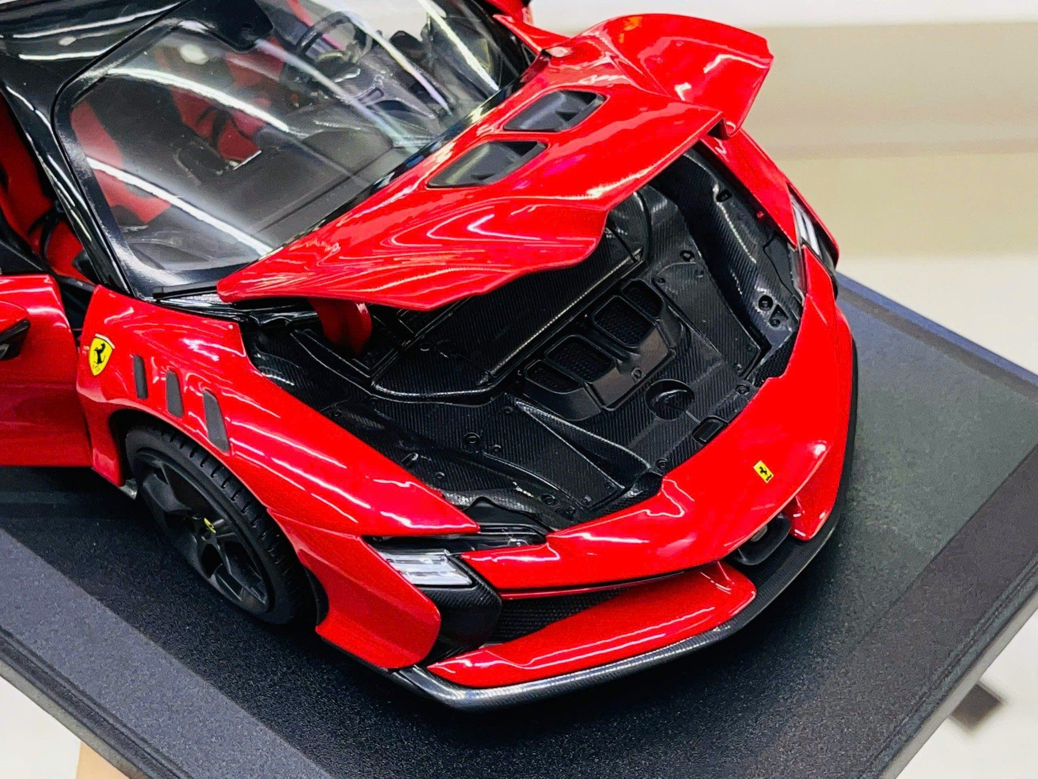  Mô hình xe Ferrari SF90 XX Stradale red full open tỉ lệ 1:18 Bburago 18-16020 OT18010 