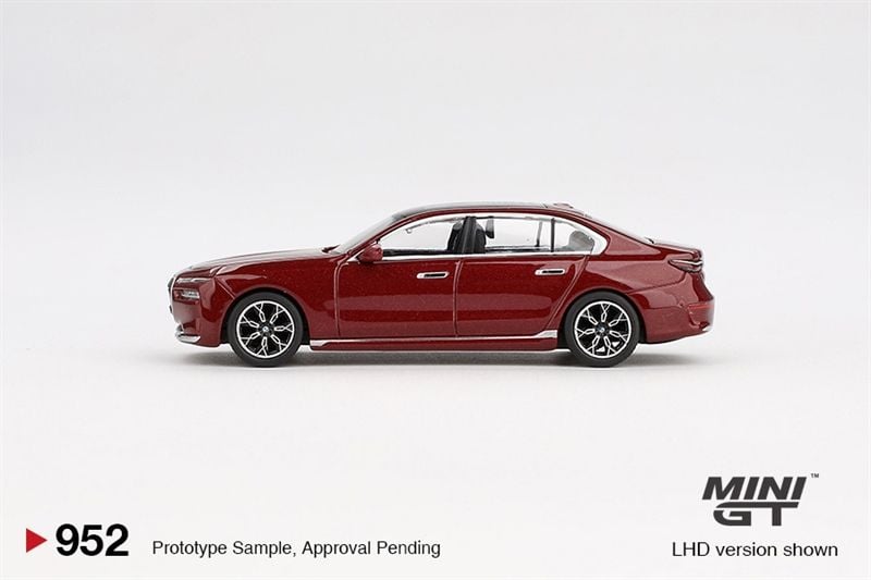  Mô hình xe BMW i7 xDrive60 Aventurin tỉ lệ 1:64 MiniGT MGT00952-CH 