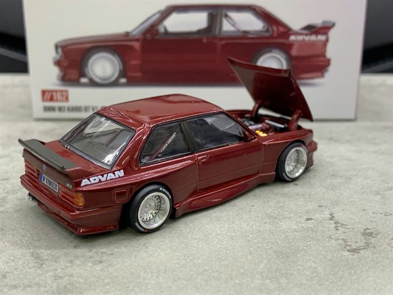  [Hàng Loose] Mô hình xe BMW M3 (E30) Kaido GT V1 tỉ lệ 1:64 KHMG162 - Loose 