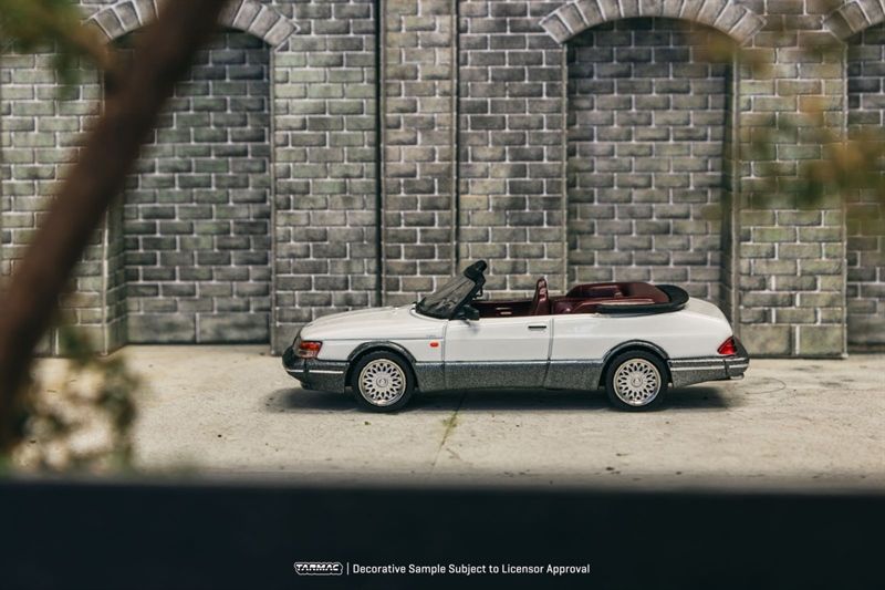 Mô hình xe Saab 900 Turbo Convertible White tỉ lệ 1:64 Tarmac Works T64G-067-WH 