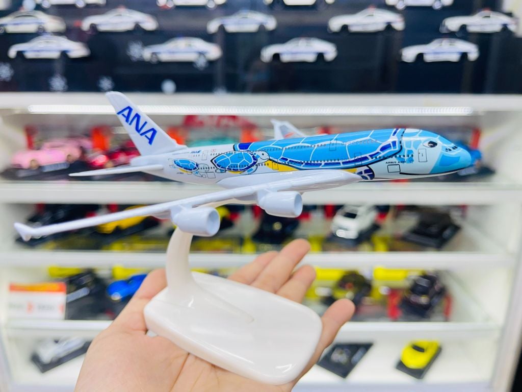 Mô hình máy bay ANA Blue Turtle Kai A380 có đế 16cm MB16210