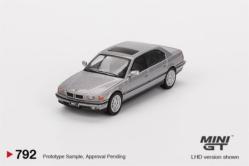  Mô hình xe BMW 750IL Aspen Silver Metallic tỉ lệ 1:64 MiniGT bản card MGT00792 