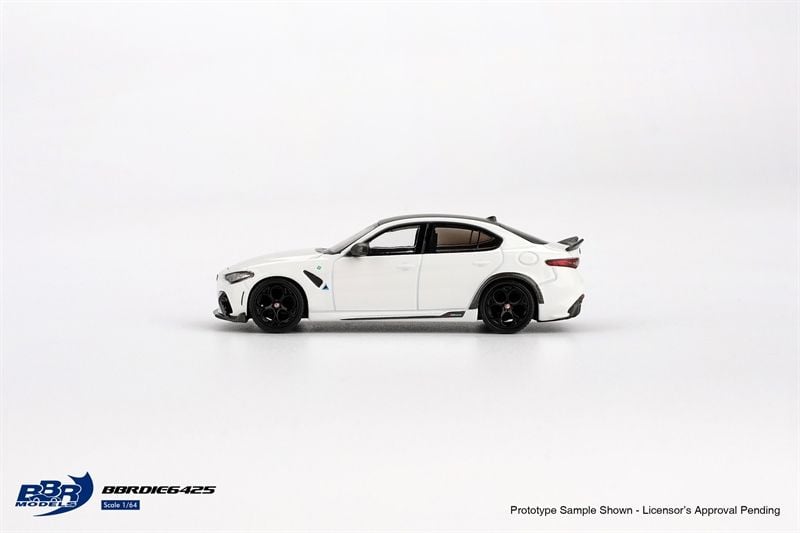  Mô hình xe Alfa Romeo Giulia GTA White tỉ lệ 1:64 BBR model BBRDIE6425 