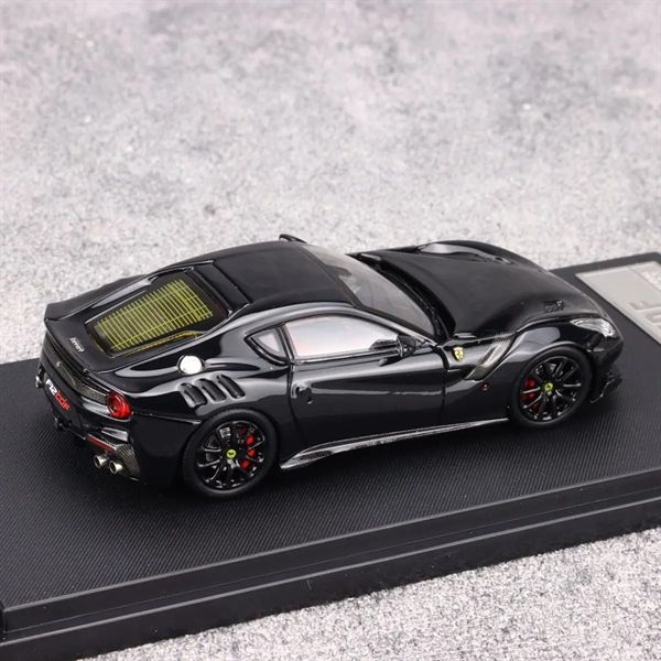  Mô hình xe Ferrari F12 TDF black version mở được capo tỉ lệ 1:64 Little Toys OT64410 