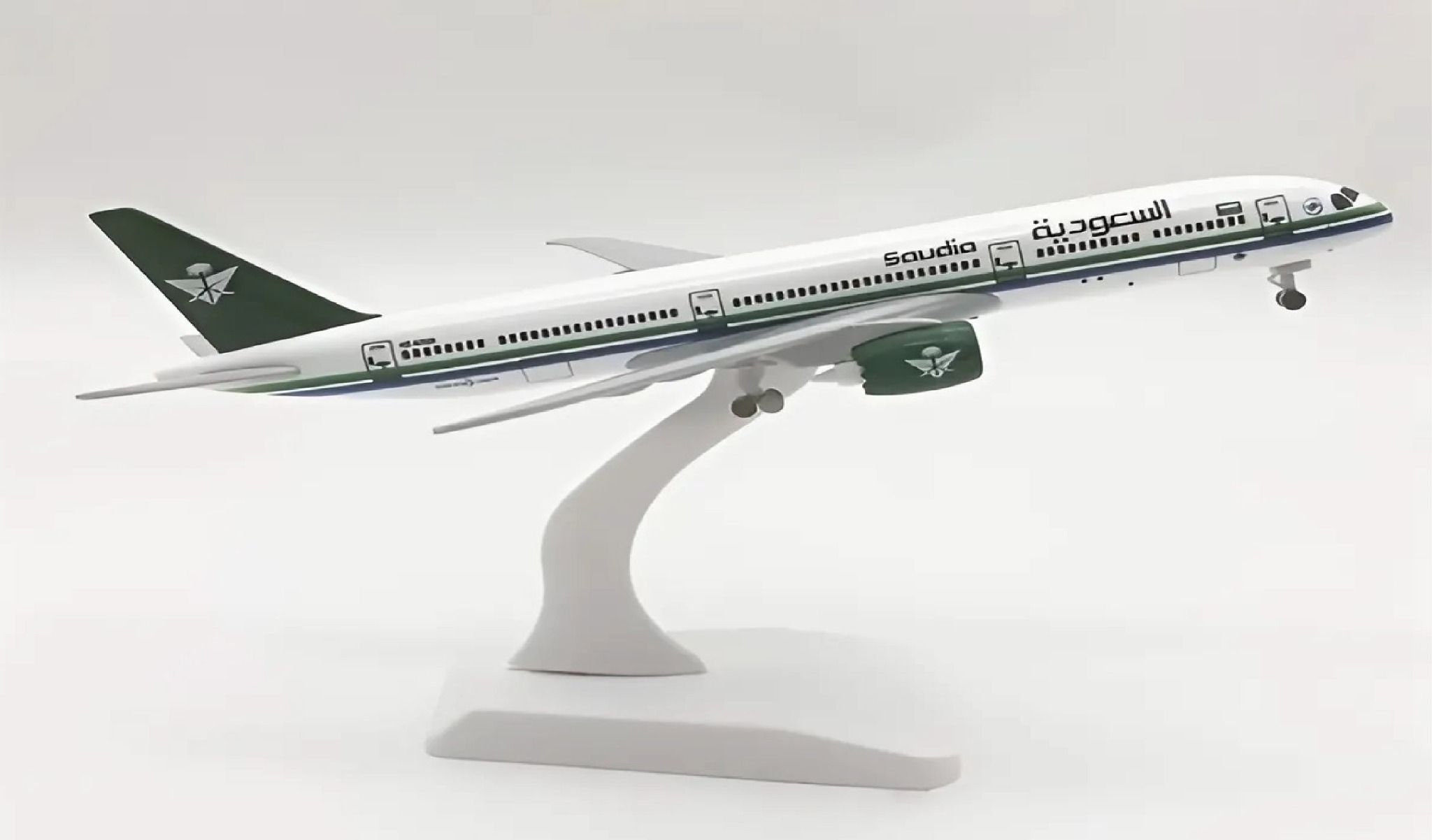  Mô hình máy bay Ả rập Saudi Airlines Boeing B787 có bánh xe kích thước 20cm MB20128 