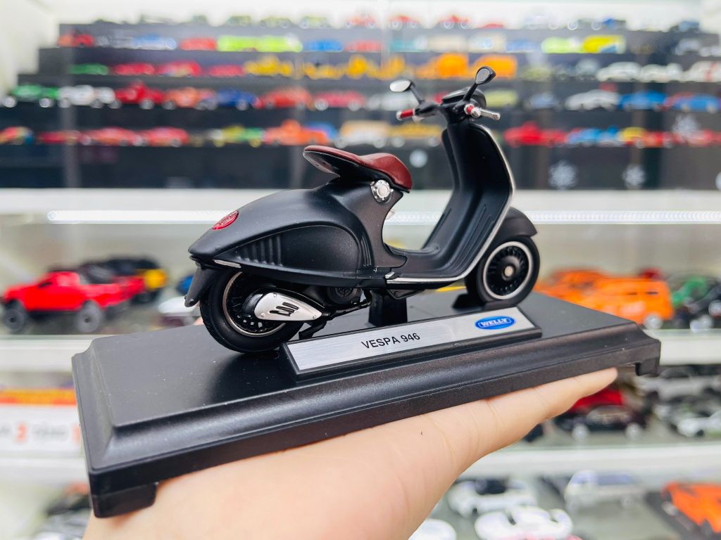 Mô hình xe Vespa 946 độ matt black 2023 tỉ lệ 1:18 Autono1 Welly D228