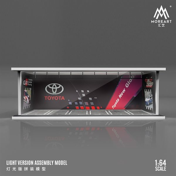  Hộp trưng bày mica mô phỏng showroom Toyota - có đèn kích thước 30x13.3x10cm tỉ lệ 1:64 MoreArt MO914038 