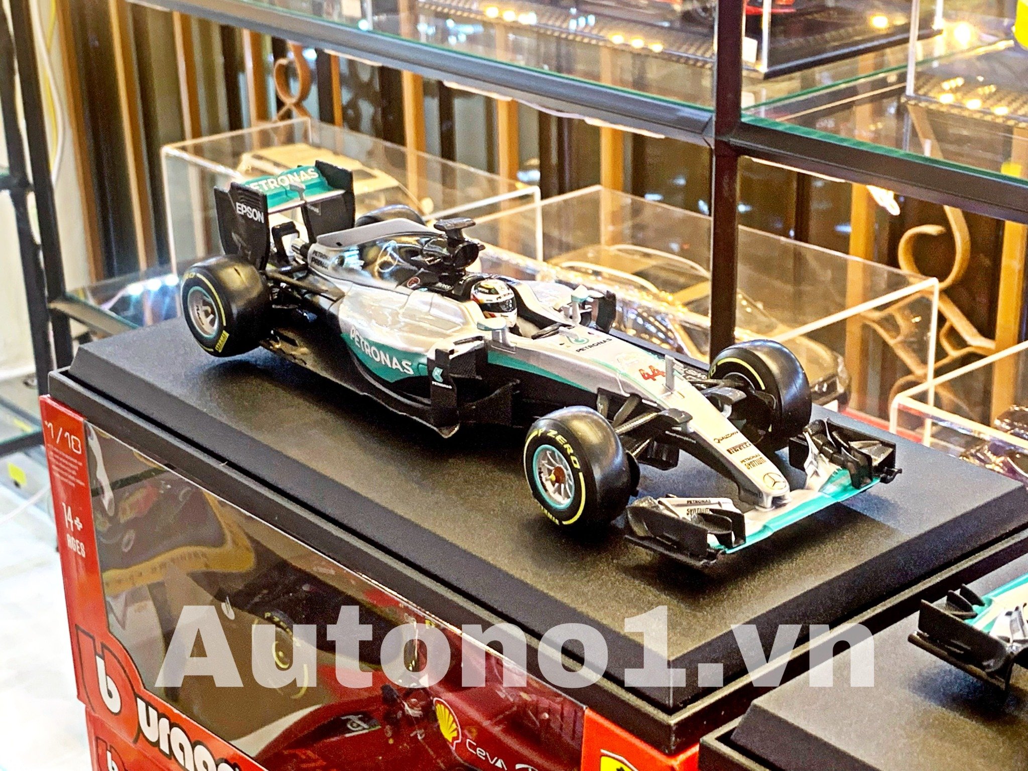  Mô hình xe F1 Mercedes AMG Petronas F1 W07 Hybrid 2016 world champion 1:18 Bburago 5212 