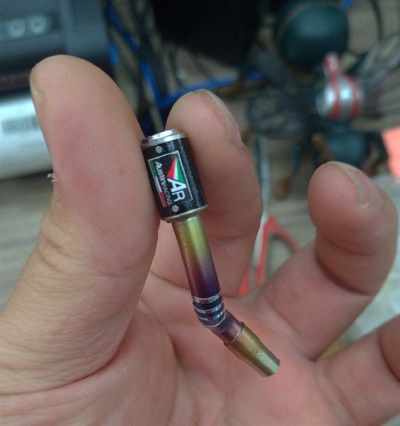  Phụ kiện mô hình lon pô titan và cổ pô dành cho mô hình tỉ lệ 1:12 PK250 