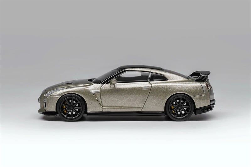  Mô hình xe Nissan GT-R (R35) Track Edition Engineered By NISMO T-Spec Millennium Jade 1:64 MotorHelix M63504 