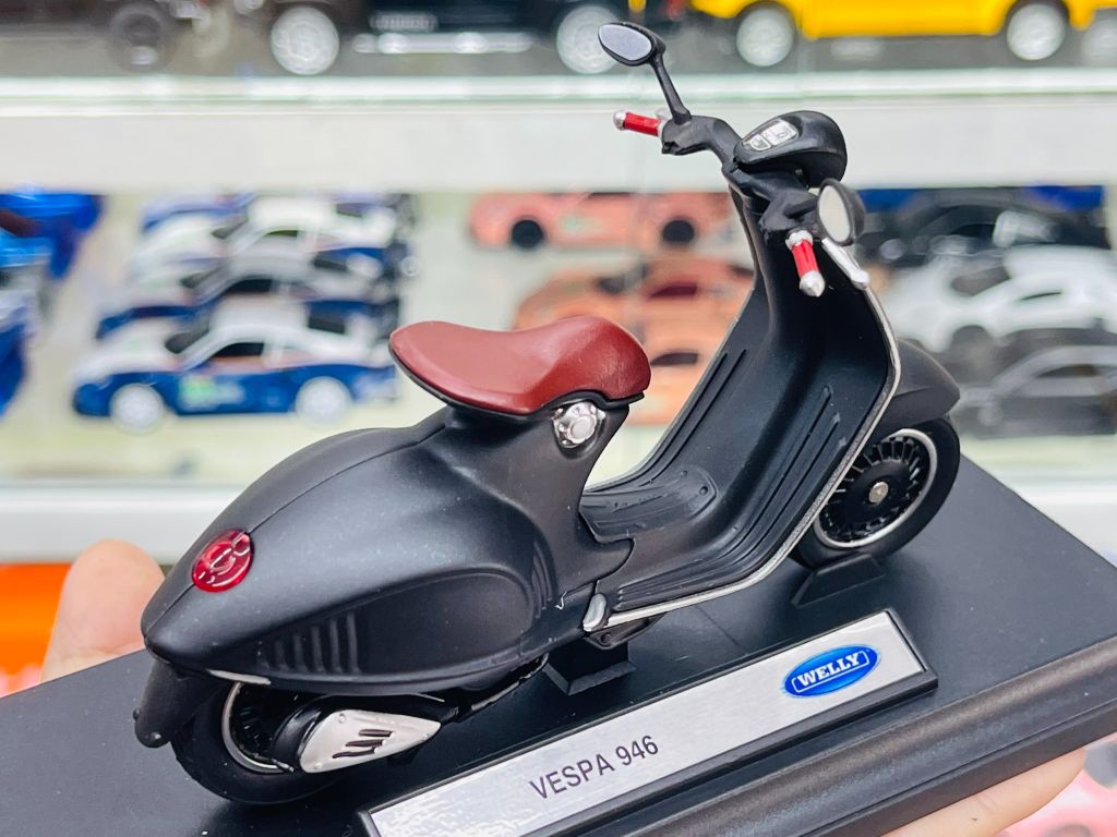Mô hình xe Vespa 946 độ matt black 2023 tỉ lệ 1:18 Autono1 Welly D228