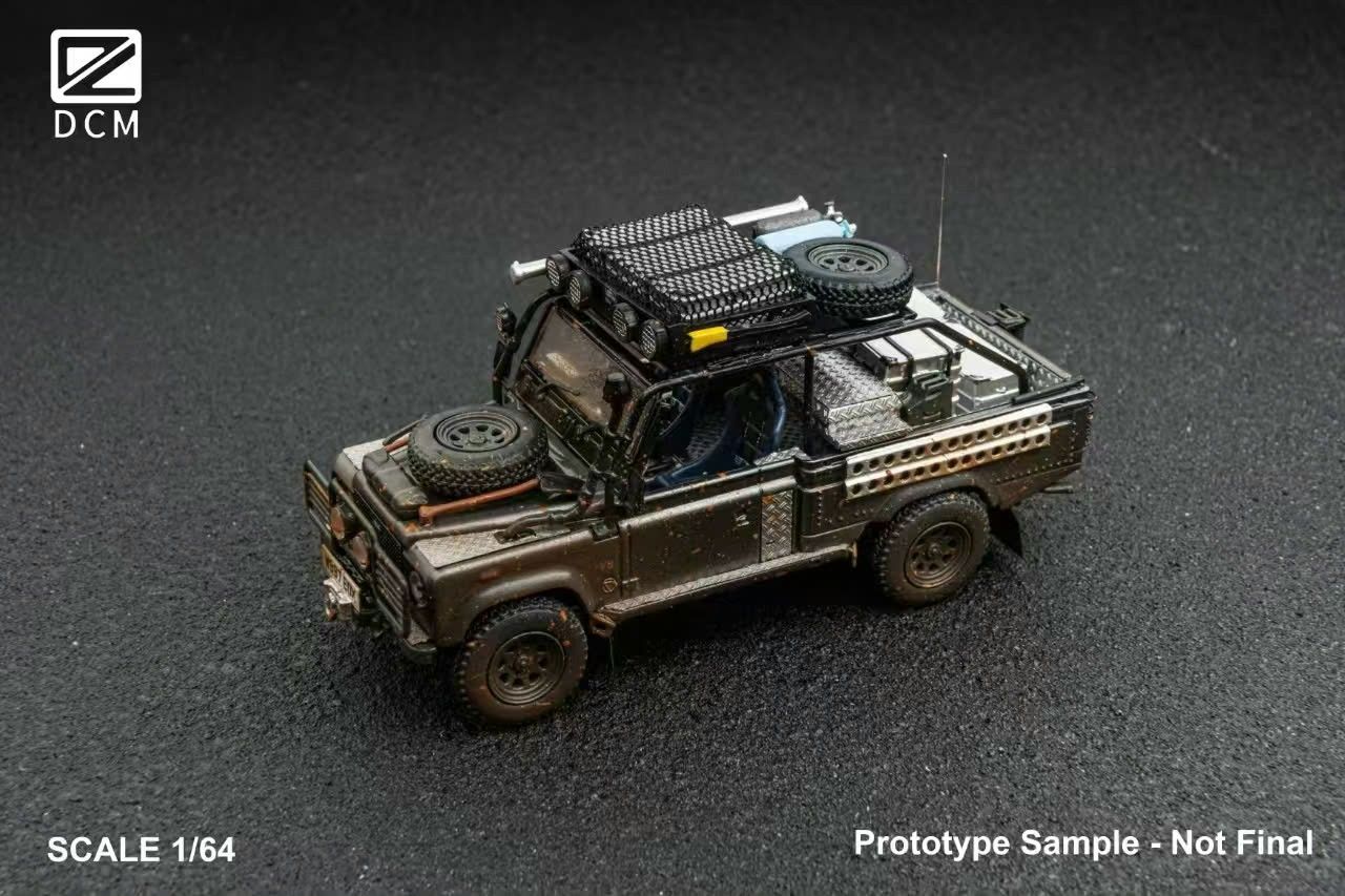  Mô hình xe Land Rover Defender Tomb Raider Angelina Jolie's limited 999pcs có phụ kiện đi kèm tỉ lệ 1:64 DCM model OT64209 