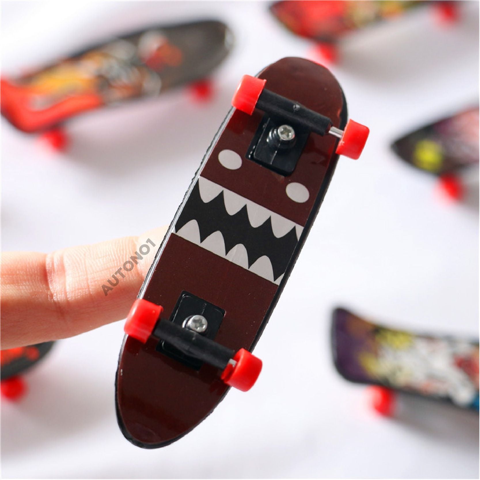  Phụ kiện decor mô hình ván trượt nhiều màu ngẫu nhiên 10cm DE028 