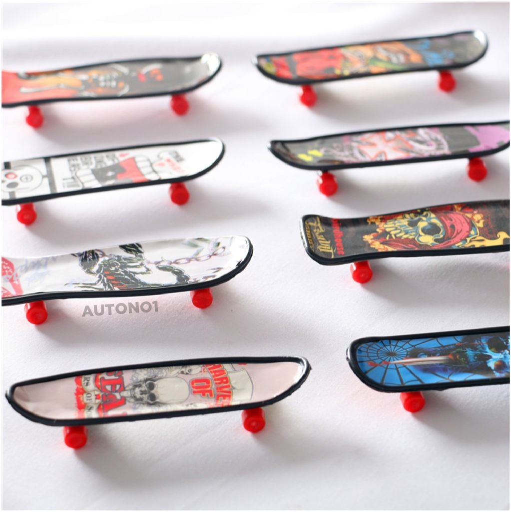 Phụ kiện decor mô hình ván trượt nhiều màu ngẫu nhiên 10cm DE028