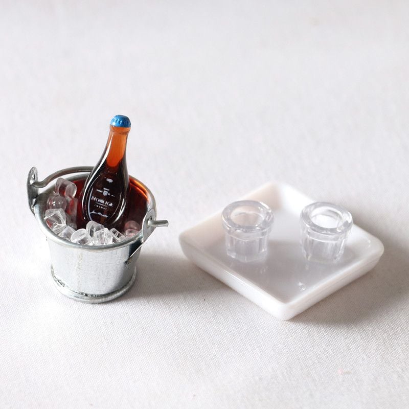 Phụ kiện decor mô hình xô đá kèm chai bia, rượu DE045