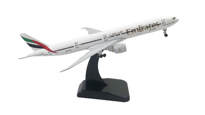  Mô hình máy bay Emirates Boeing B777 có bánh xe 20cm MB20046 