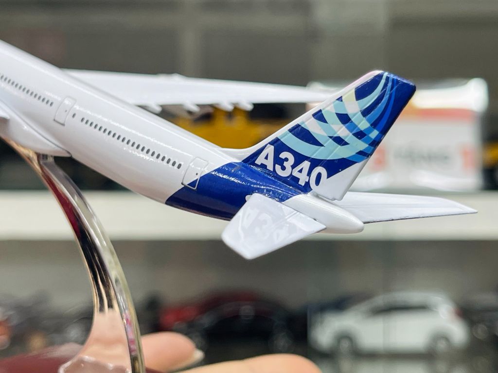 Mô hình máy bay USA Airbus A340 kích thước 20cm MB20084