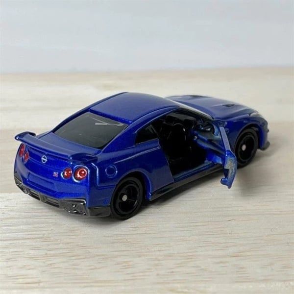  Mô hình xe Nissan GT-R (Box) No.23-11 tỉ lệ 1:62 Tomica 228387 