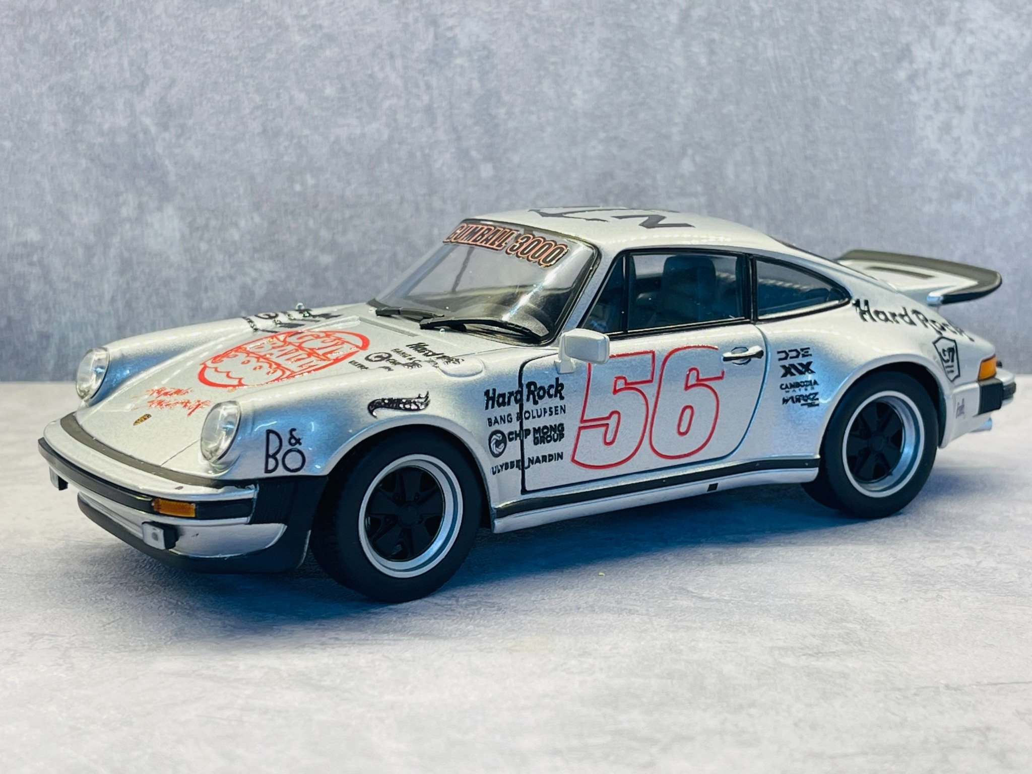  Mô hình xe custom Porsche 911 (930) Turbo Silver Gumball3000 tỉ lệ 1:24 Welly DO24015 