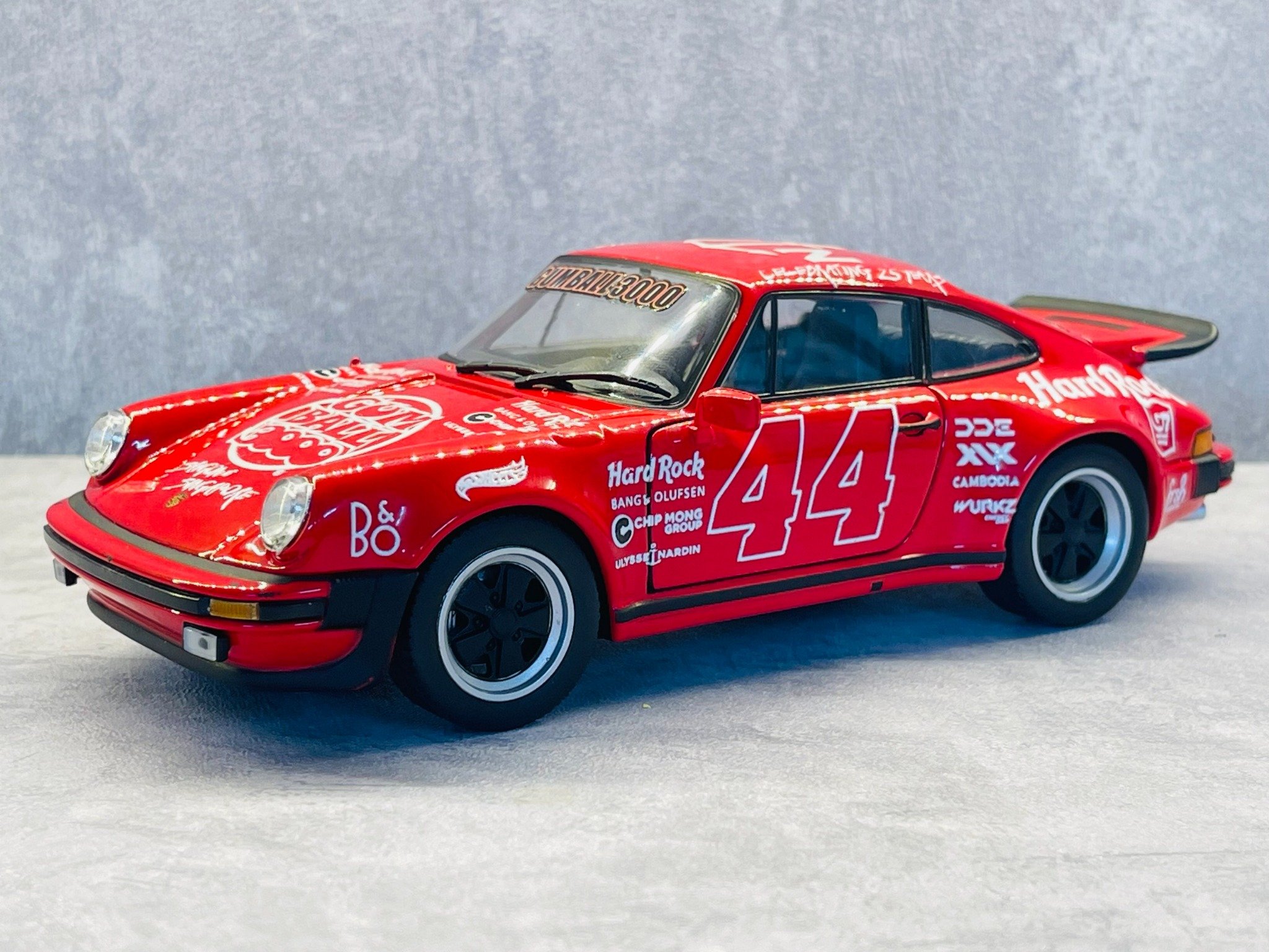  Mô hình xe custom Porsche 911 (930) Turbo RED Gumball3000 tỉ lệ 1:24 Welly DO24016 