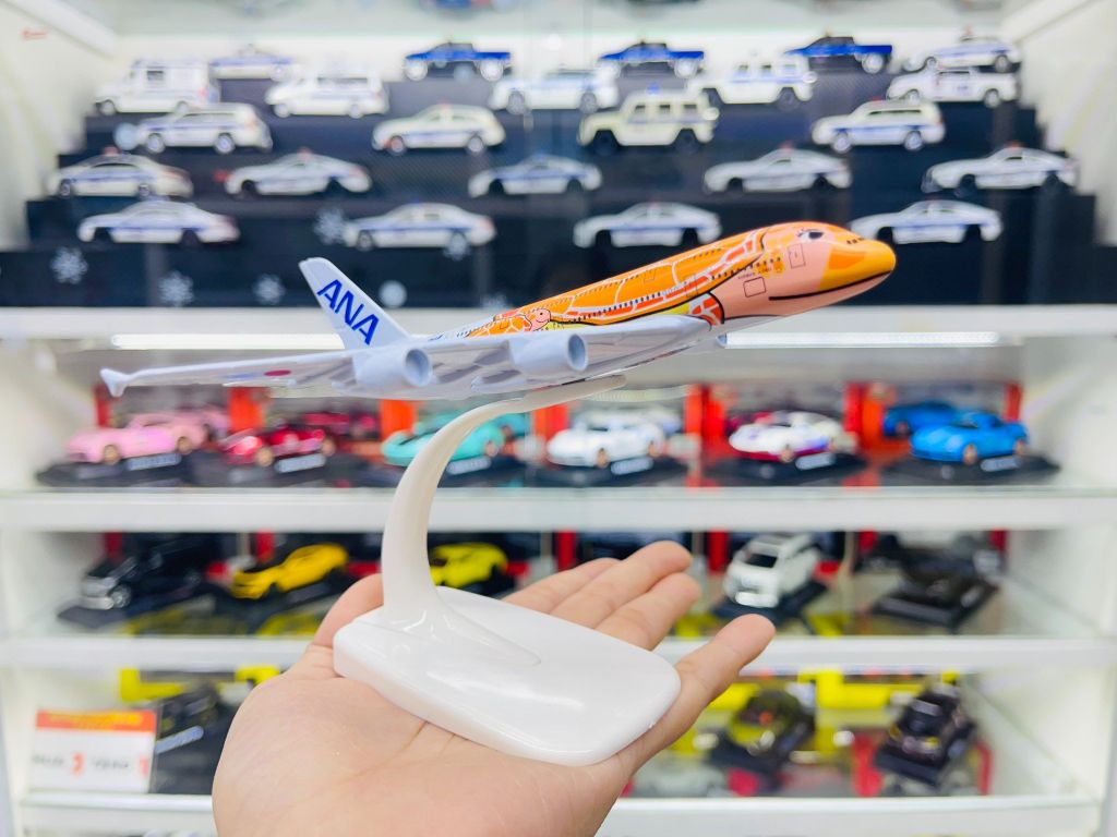 Mô hình máy bay ANA Orange Turtle Kai A380 có đế 16cm MB16211