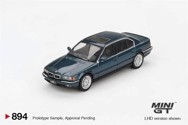  Mô hình xe BMW 750IL Sorrento Blue Metallic BẢN CARD tỉ lệ 1:64 MiniGT MGT00894-BL 