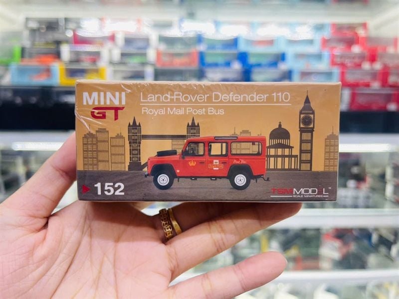  Mô hình xe Land Rover Defender 110 UK Royal Mail Post Bus tỉ lệ 1:64 MiniGT MGT00152-CH 