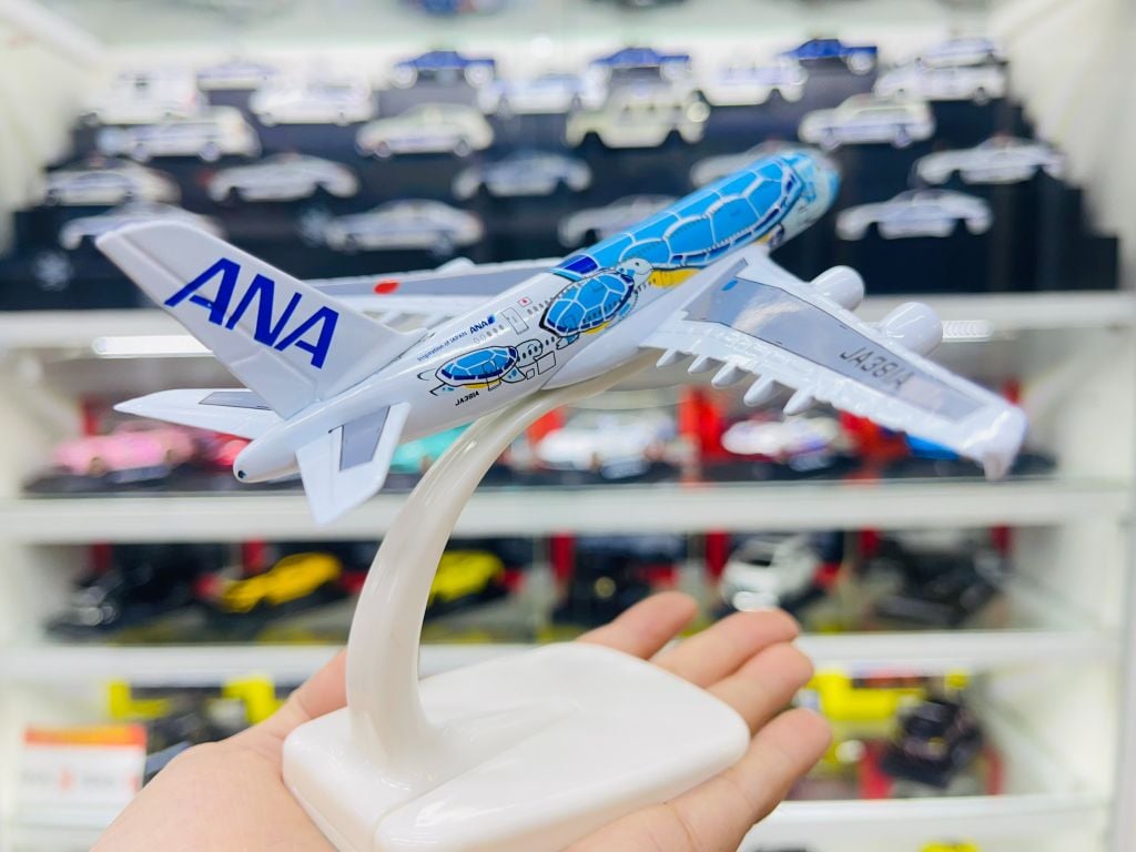 Mô hình máy bay ANA Blue Turtle Kai A380 có đế 16cm MB16210