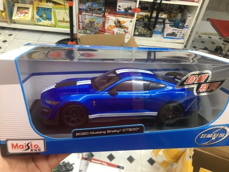  Mô hình xe Ford Mustang Shelby Cobra Gt500 1:18 Maisto 7030 