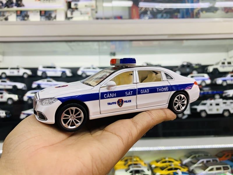 Mô hình xe ô tô độ CSGT Mercedes Benz S680 tỉ lệ 1:32 Autono1 XHD Model OT543