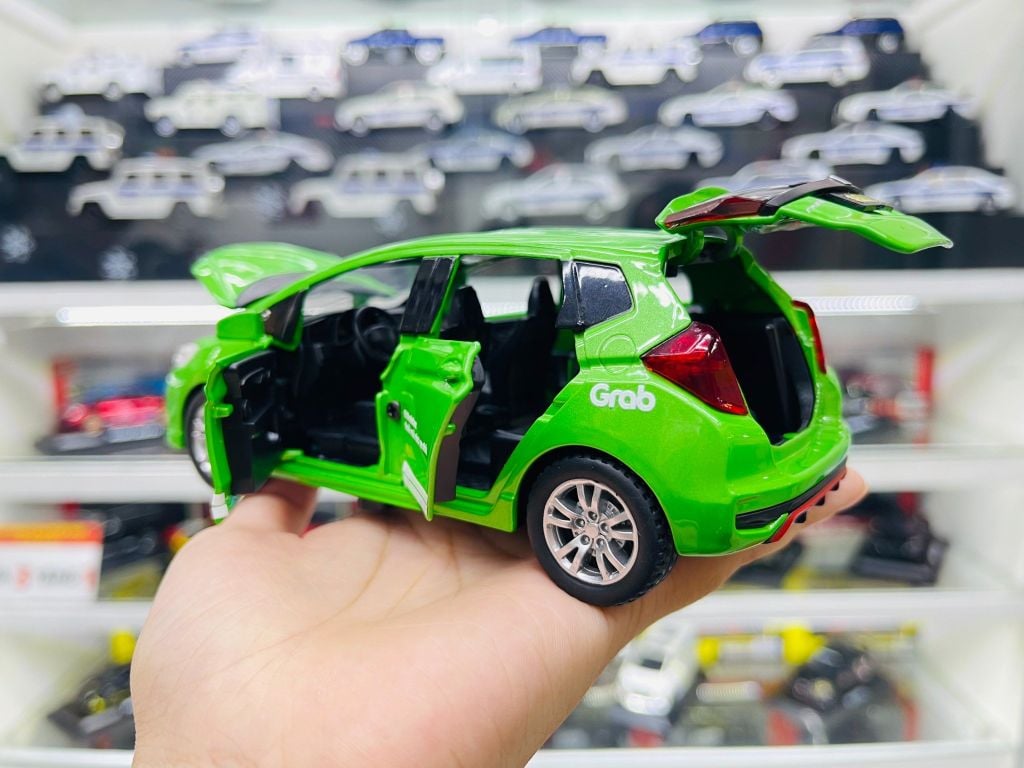 Mô hình xe độ dịch vụ taxi Grab - White Honda Jazz SUV 5 chỗ full open tỉ lệ 1:32 Chezhi Autono1 OT32001