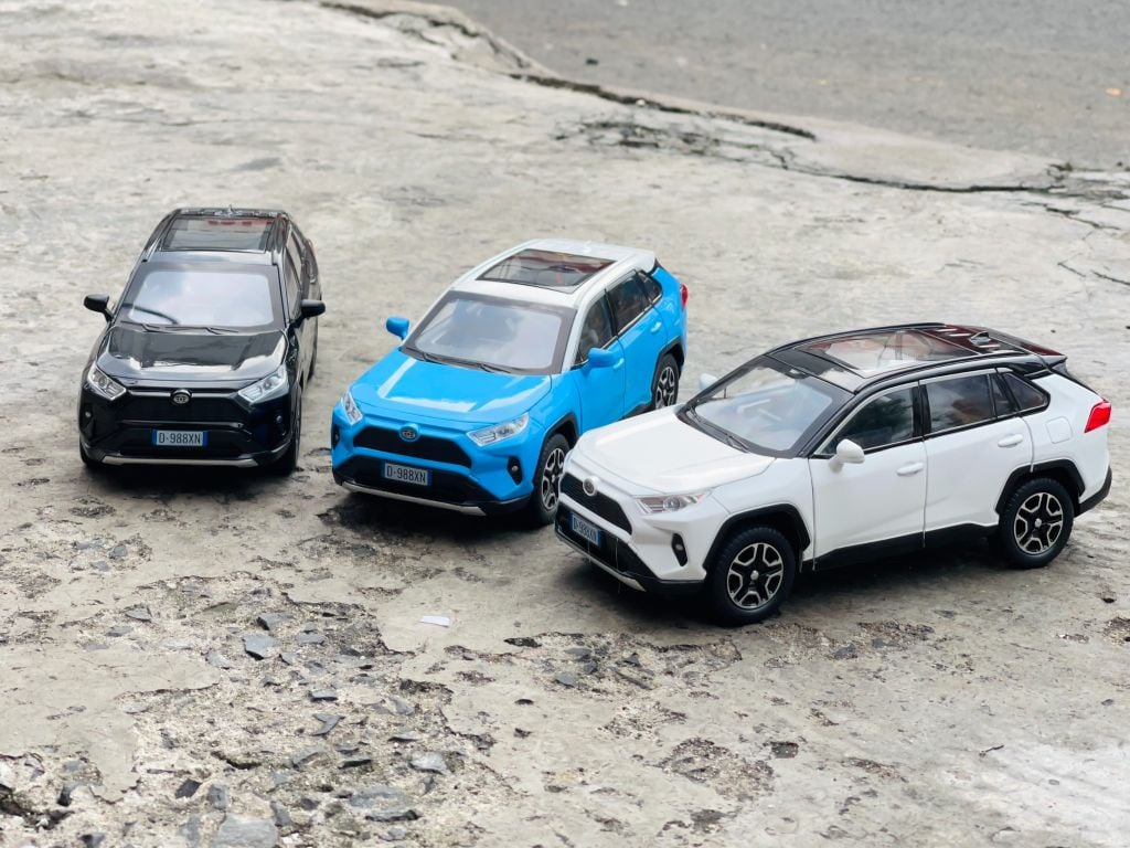 Mô hình xe ô tô Toyota RAV4 full open - full kính - có âm thanh - đèn tỉ lệ 1:22 Alloy model OT503
