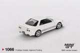  Mô hình xe Nissan Skyline GT-R (R32) VeilSide Combat C-I White bản card tỉ lệ 1:64 MiniGT MGT01066 