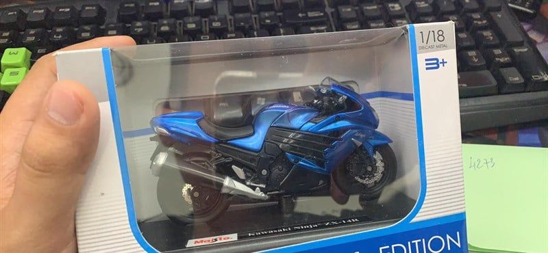  Mô hình xe mô tô Kawasaki ZX 14R blue metallic tỉ lệ 1:18 Maisto MT18033 